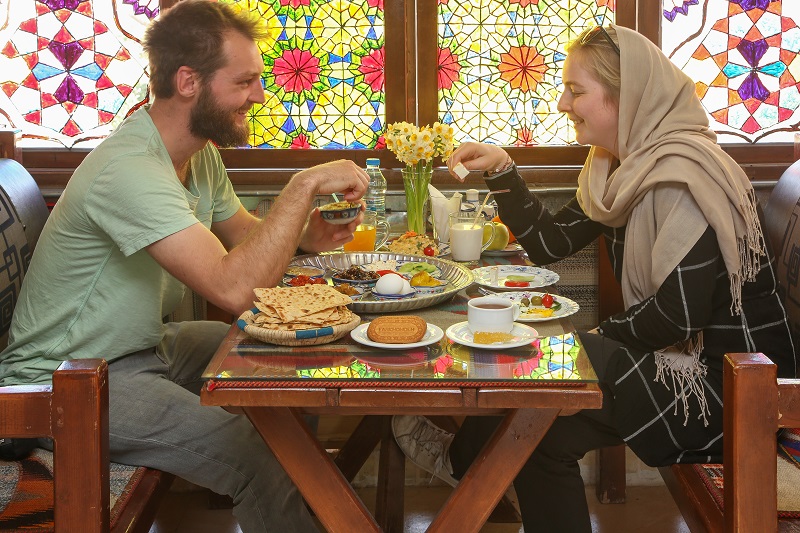 مجموعه هتل های سنتی نیایش در مرکز شیراز با پارکینگ اختصاصی 